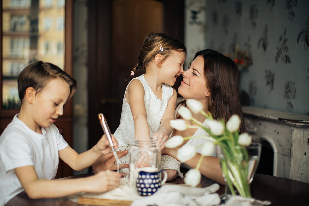 Services-01 A joyful moment of a mother baking with her children in a cozy home environment.